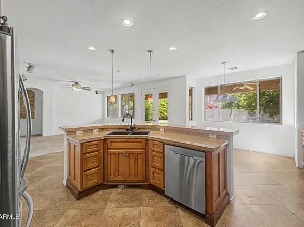 8801 W PALMAIRE Avenue, Glendale, AZ 85305