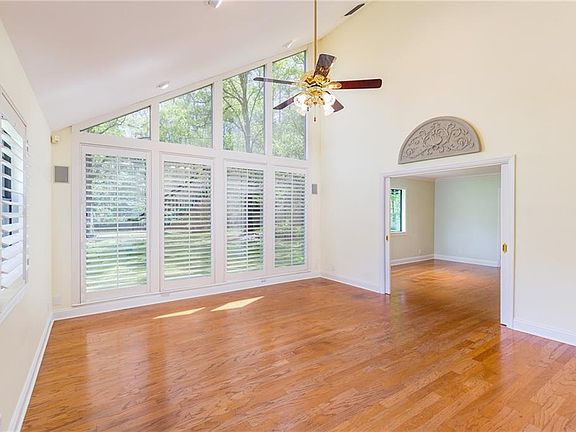 4th image of 18401 Autumn Mist Dr