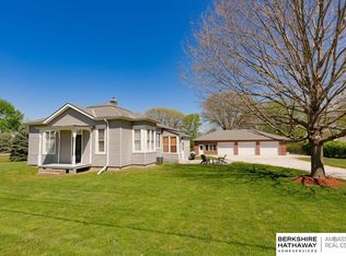 219 N 11th St, Fort Calhoun, NE 68023