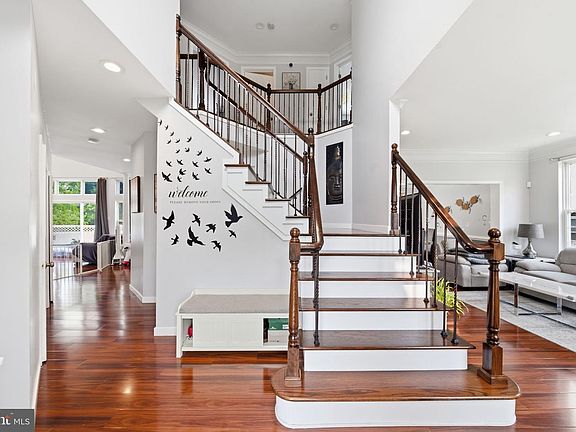 2nd image of 109 Spruce Trl