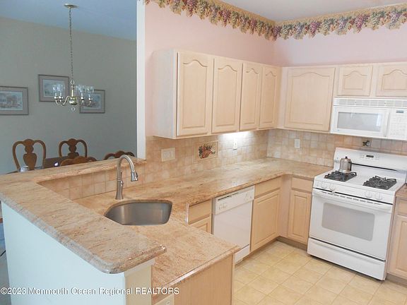 3rd image of 10 Sunnybrook Lane