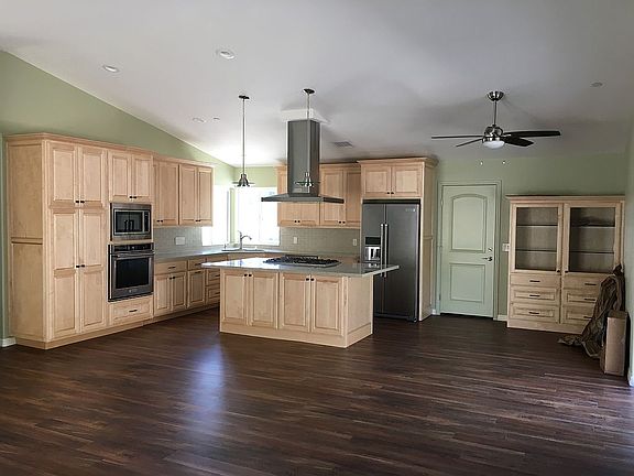 Maple cabinet kitchen