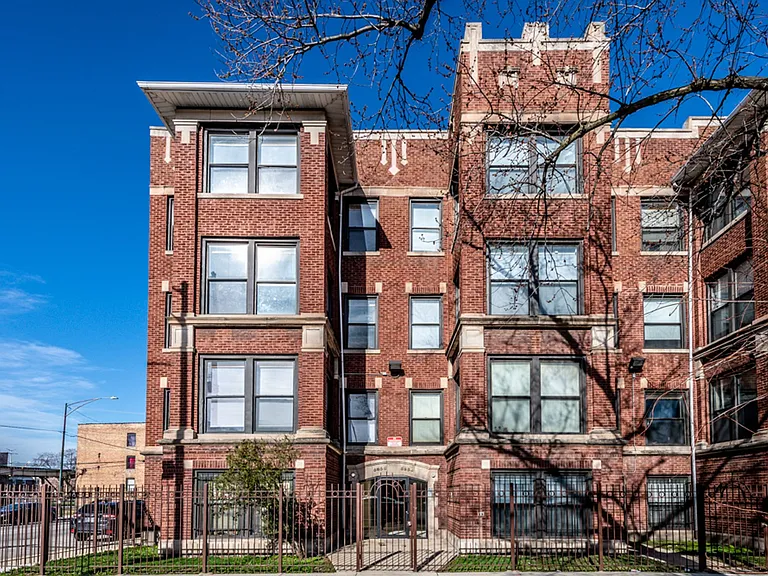 5854 S Michigan — Photo 9
