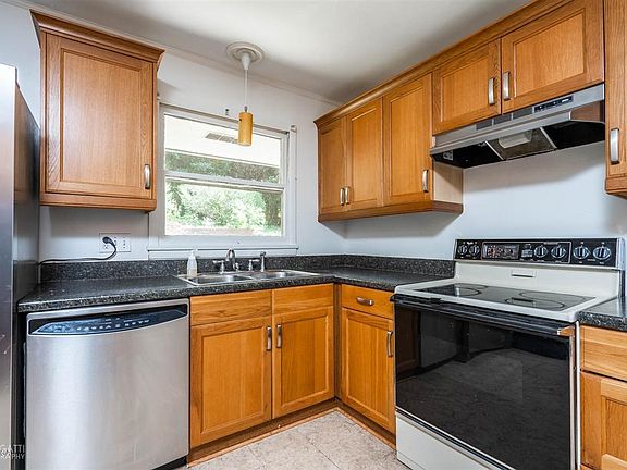 5th image of 1016 S Pine Knoll Dr