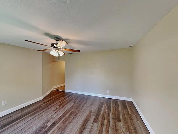 4th image of 4422 Marshall St #1