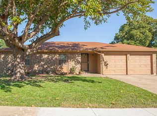 404 Edwards Dr, Saginaw, TX 76179