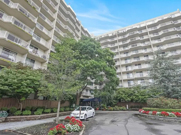1055 River Rd APT 407, Edgewater, NJ 07020