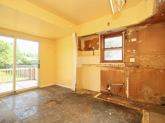 5th image of 230 Spruce St