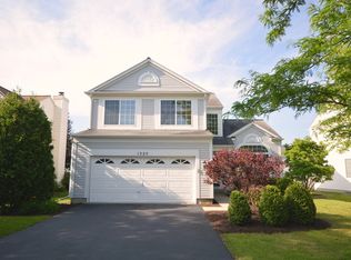 1525 Charlotte Cir, Naperville, IL 60564