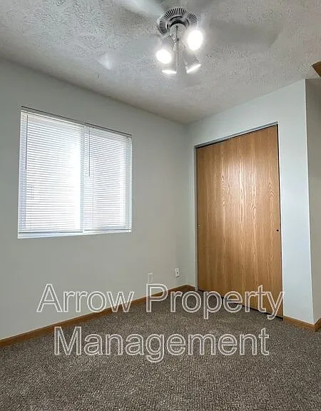 338 W Irving St — Photo 10