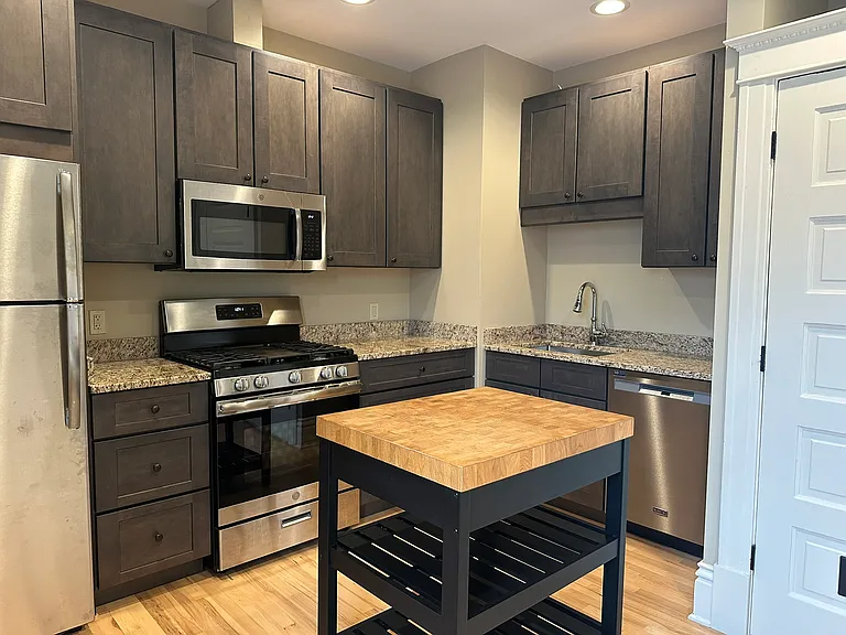 129 S Batavia Ave #2EAST — Photo 10