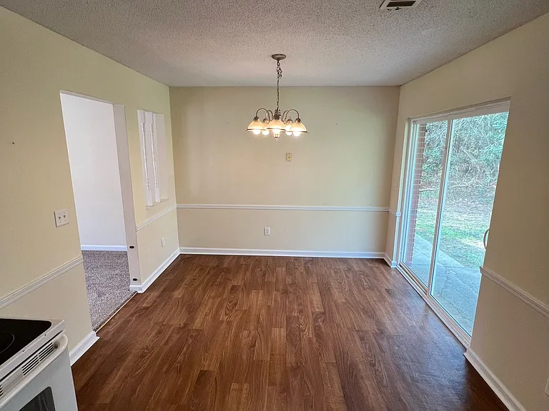 1097 Live Oak Dr — Photo 3