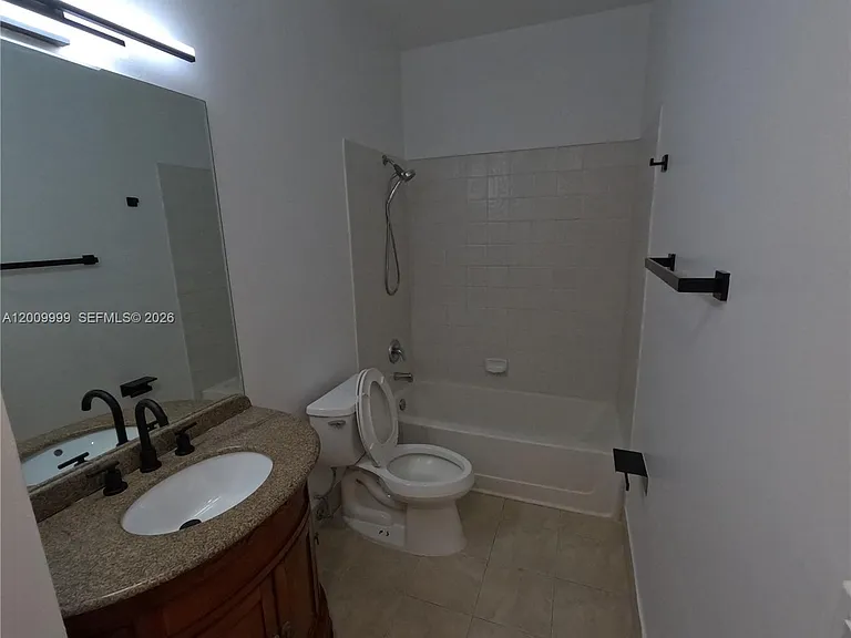 1211 SW 84th Ter — Photo 9