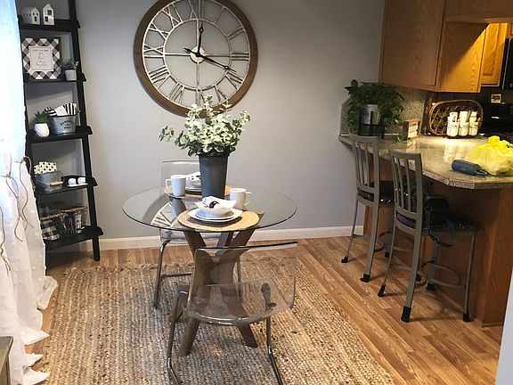 Eat in kitchen and breakfast bar