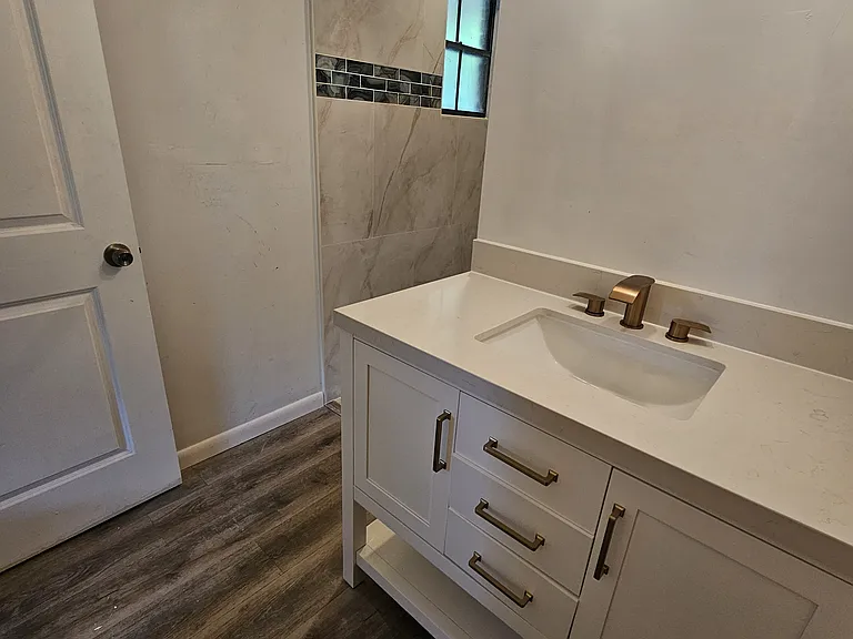 New fully remodeled Master bathroom and shower.