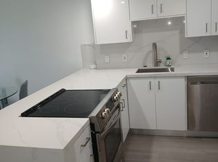 3101 N Country Club Dr APT 204, Aventura, FL 33180