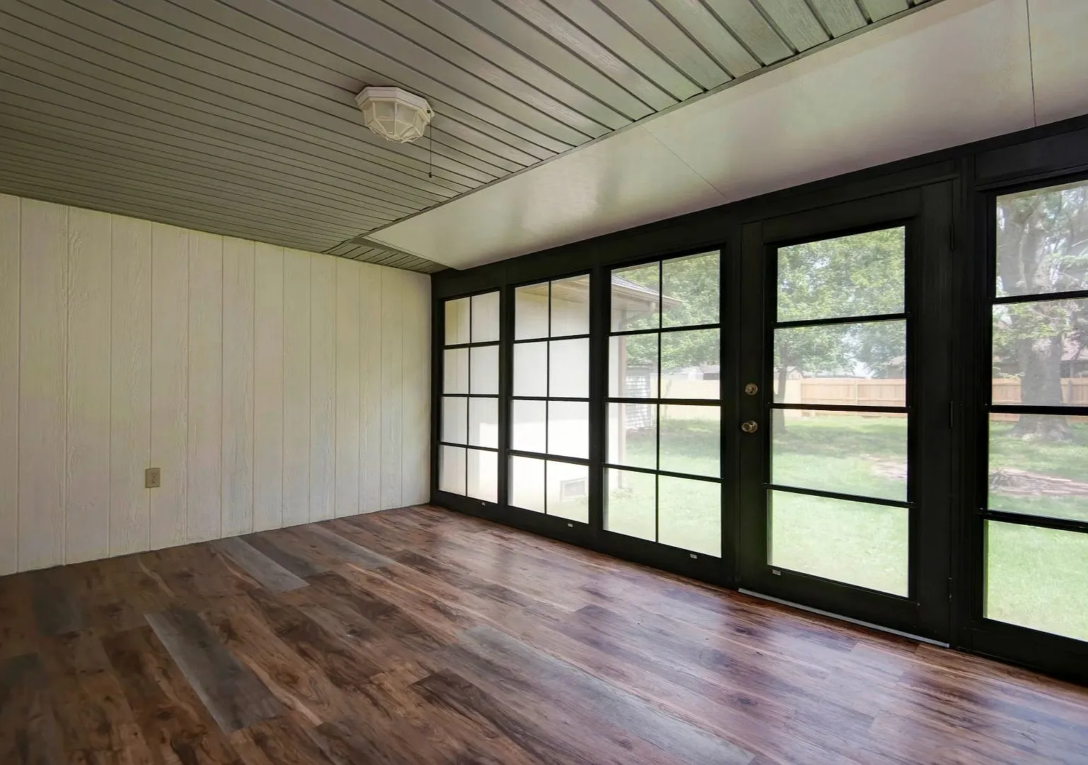4 Bedrooms / 2 Bathrooms / Privacy Fence / Pets Welcome / Willard Schools / Sunroom! — Photo 4
