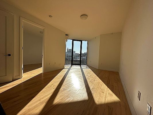 4th image of 564 Saint Johns Pl Penthouse 816