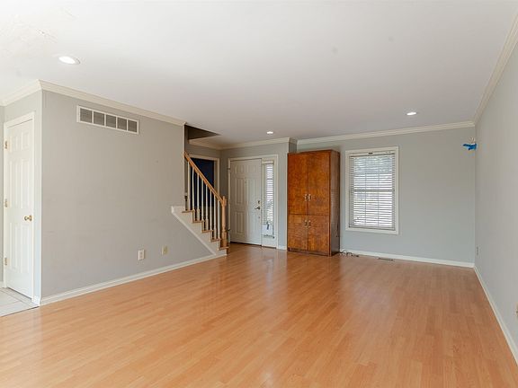 4th image of 6117 Shoreham Dr