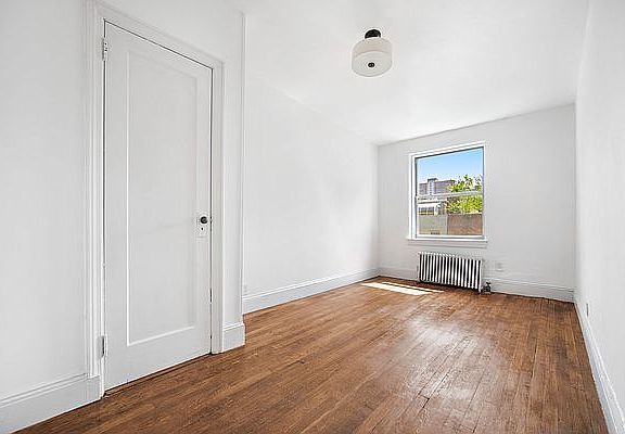 3rd image of 452 W 23rd St APT 4B