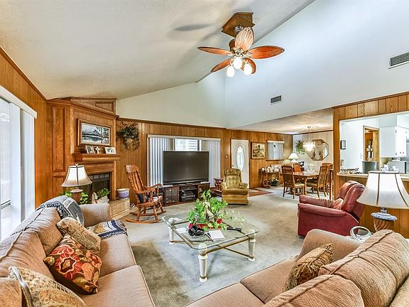 4th image of 1216 Rosewood Dr