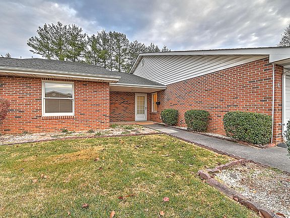 3rd image of 1905 Knob Creek Rd APT 6