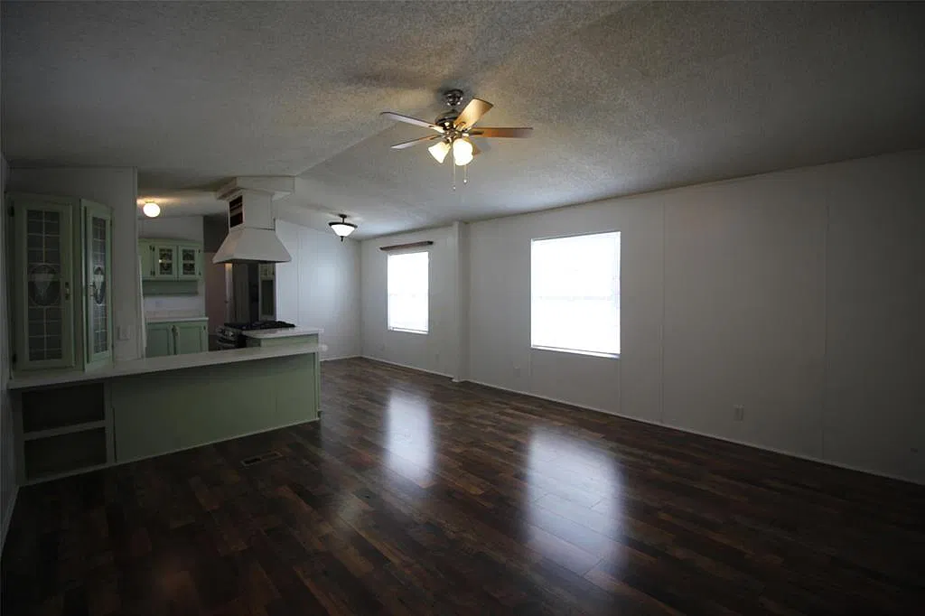 3 bed, 2.0 bath, 1216 sqft, $1,350 — Photo 3