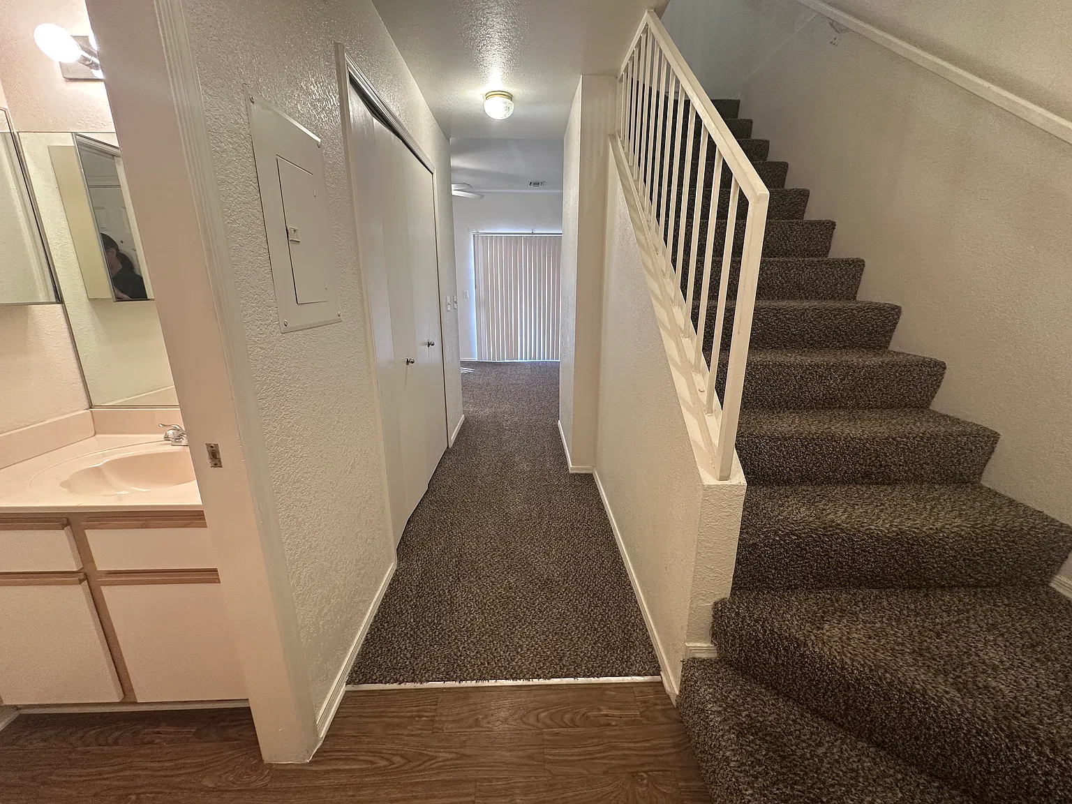 2 bed, 2.5 bath, 1115 sqft, $1,275 — Photo 2