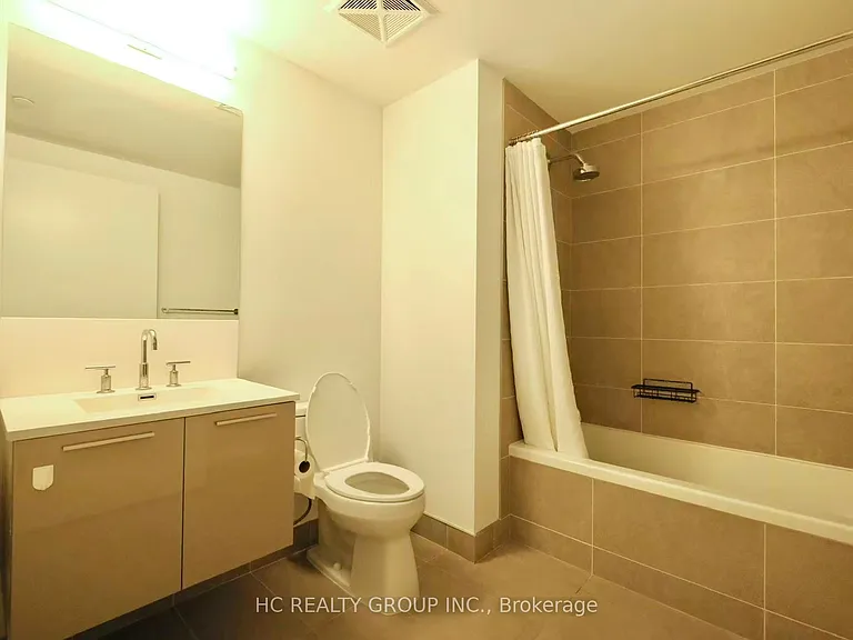 3 Gloucester St #809 — Photo 7