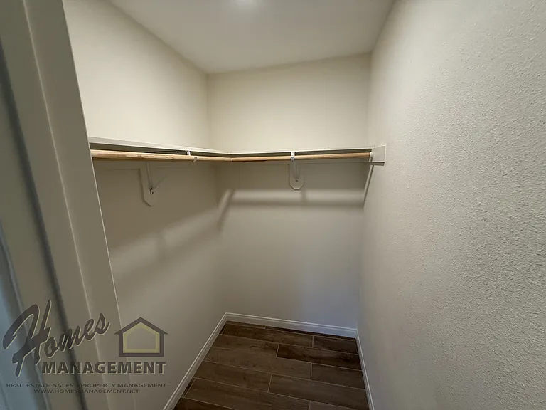 787-789 N Alda Dr — Photo 6