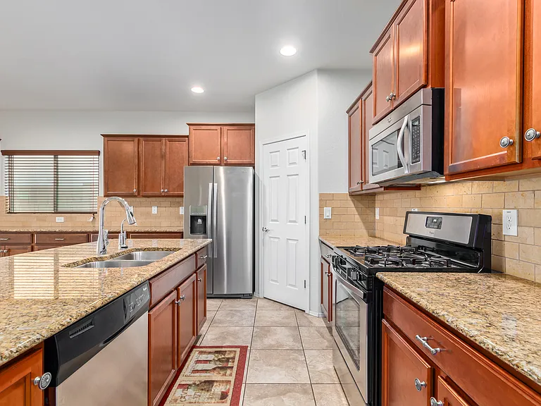 1019 W Spur Dr — Photo 10