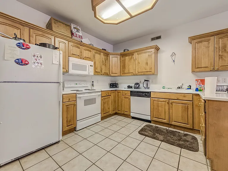 437 N Belmont Pl #260 — Photo 3