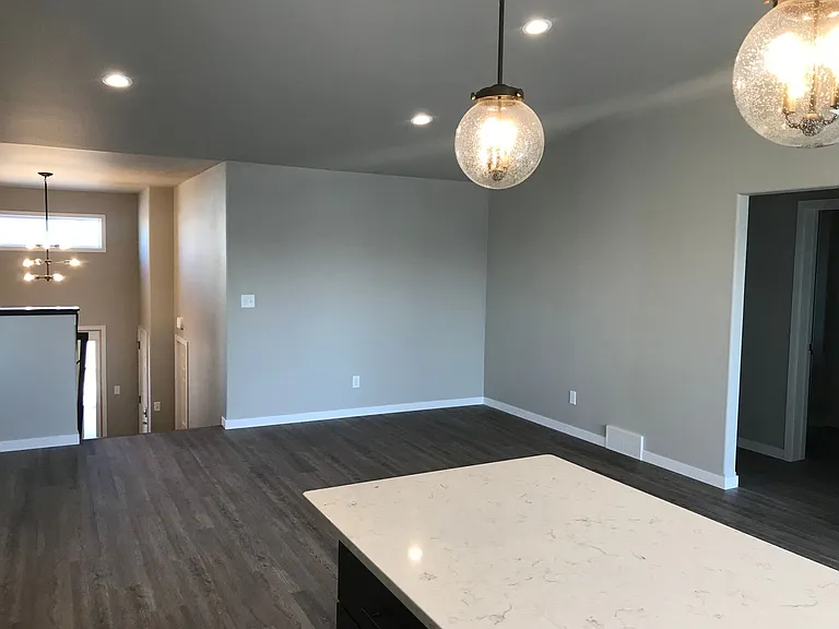 821 Cathy Dr W — Photo 4