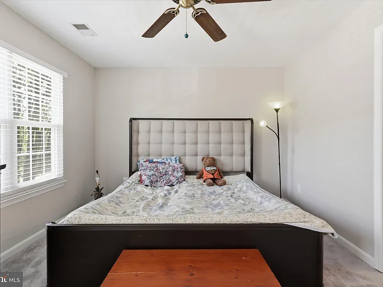 111 Connery Ter SW — Photo 8