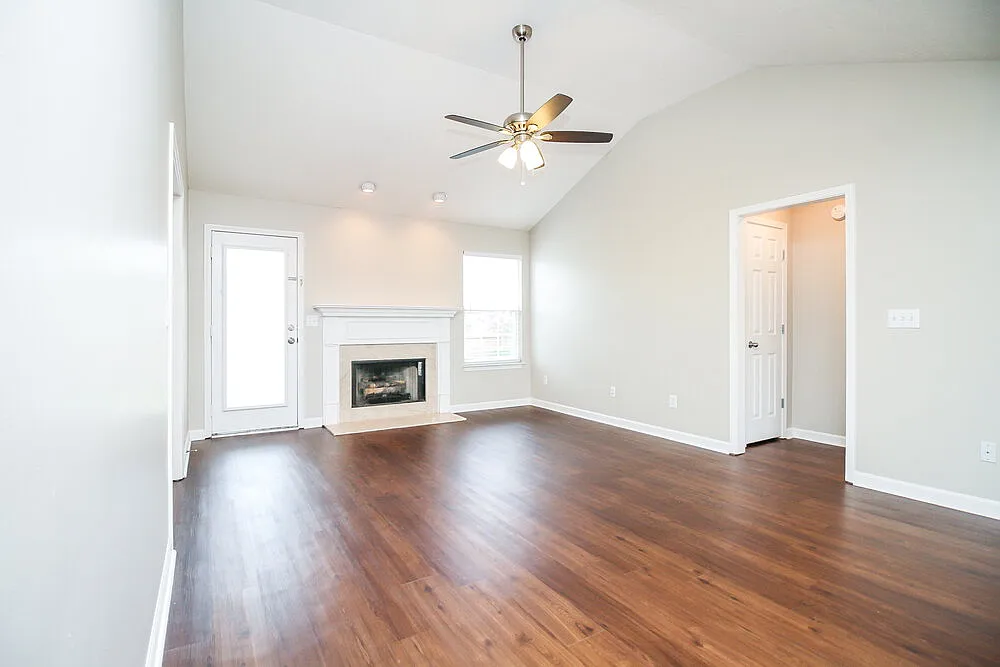3 bed, 2.0 bath, 1480 sqft, $2,245 — Photo 4