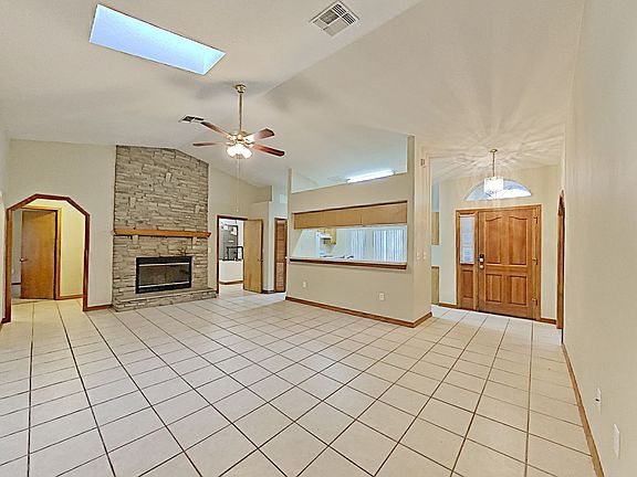 4th image of 2457 Sweetwater Blvd
