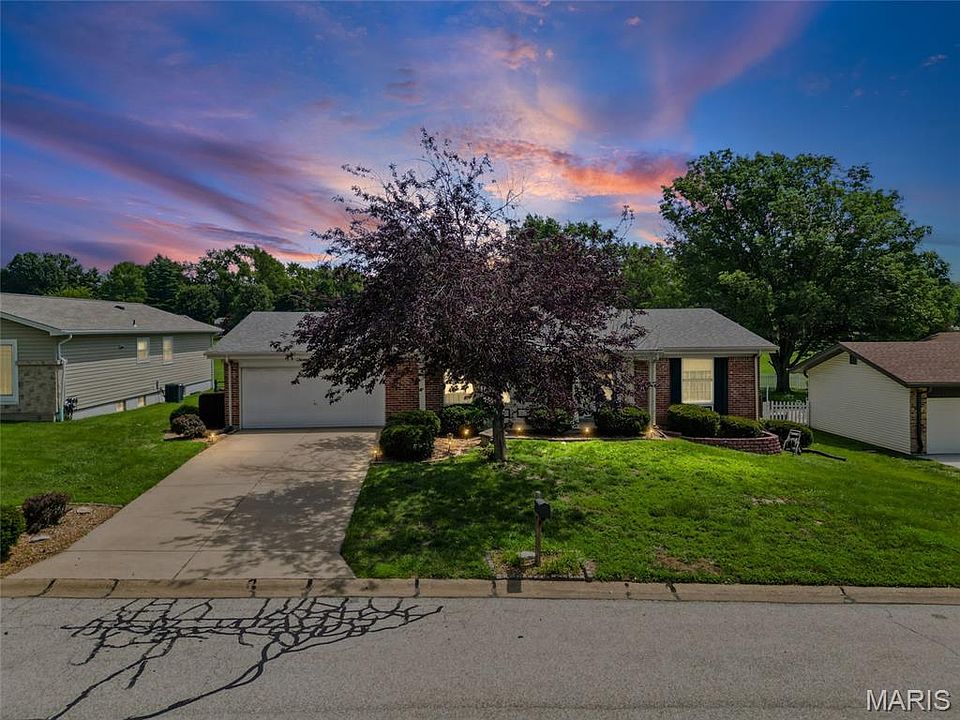 1st image of 21 Newberry Dr