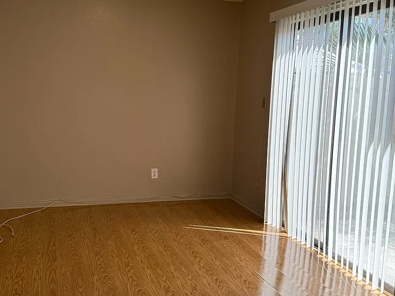 1910 W Palmyra Ave #127 — Photo 12