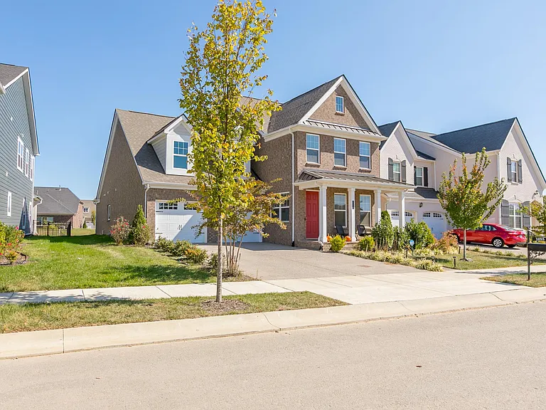 1055 Crisp Spring Dr — Photo 2
