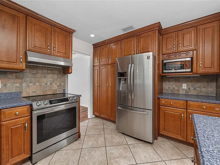 2260 Harn Blvd — Photo 12