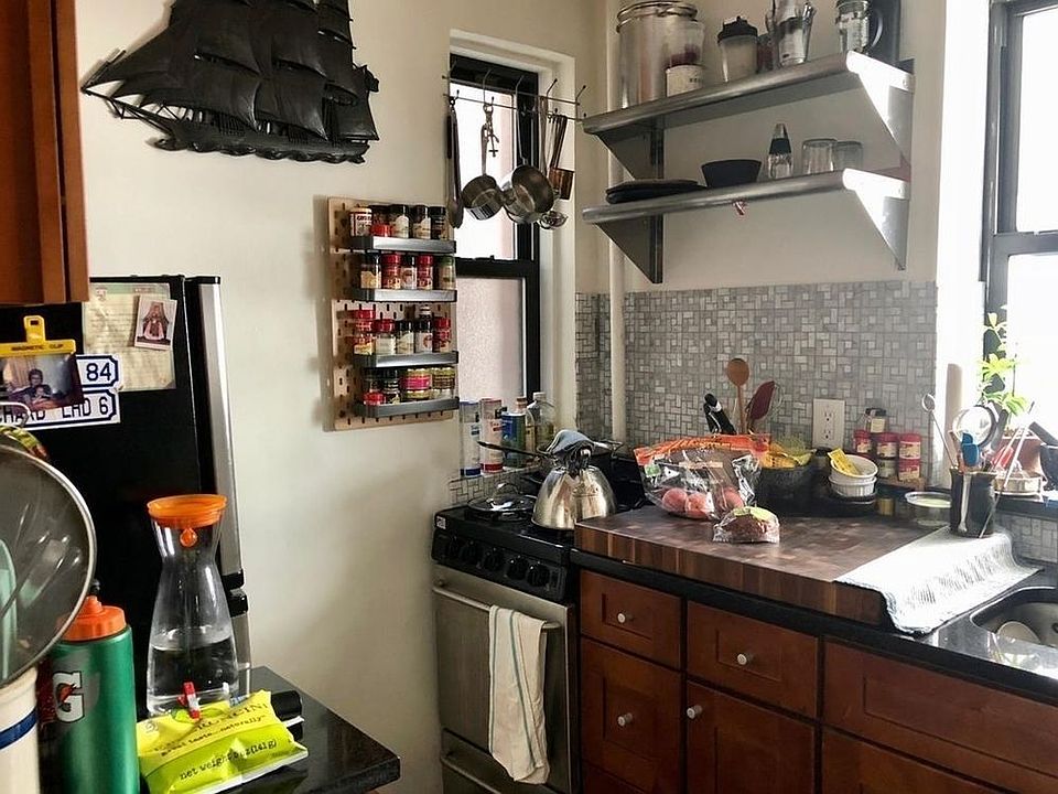 2nd image of 408 W 39th St APT 4RE