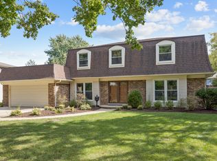 909 Bedford Ln, Libertyville, IL 60048