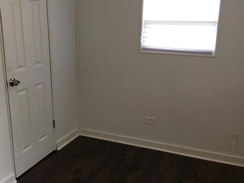 Entry way living room on right side with hardwood floor