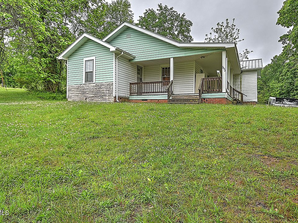 2nd image of 3636 Bloomingdale Rd
