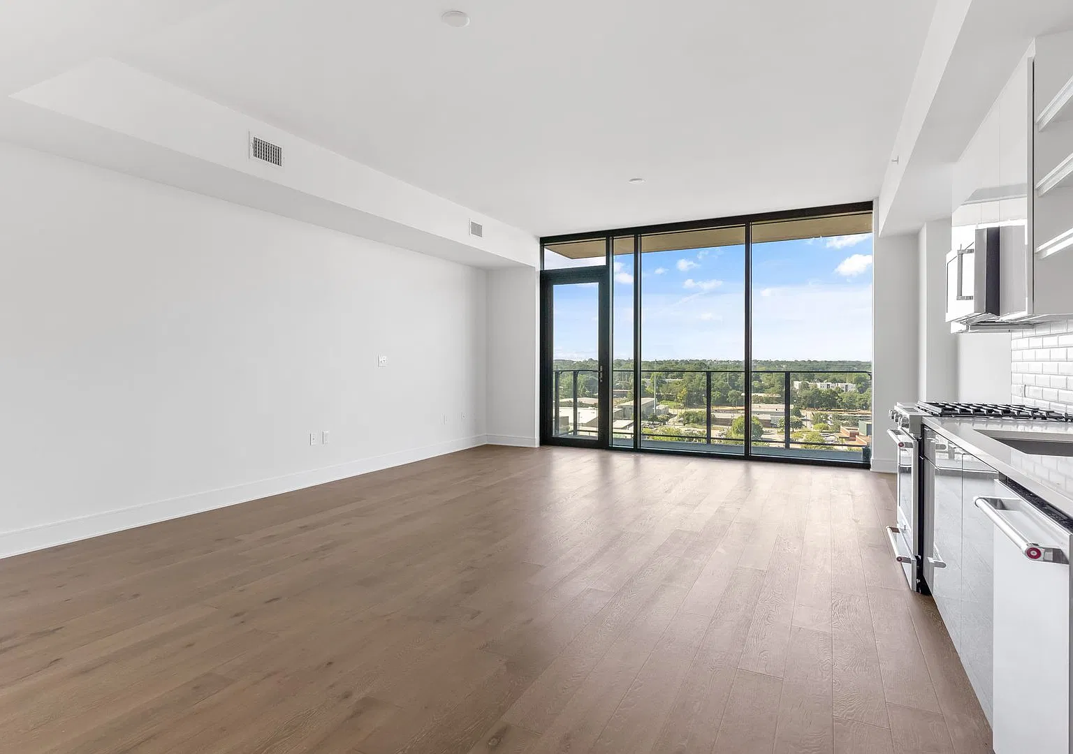 Studio Apartment in West Midtown! — Photo 4