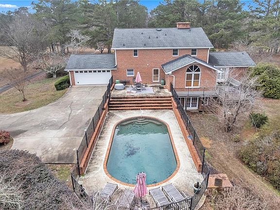 3rd image of 838 Conyers Rd