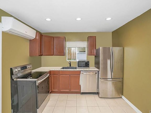 5th image of 70 Dawn Dr