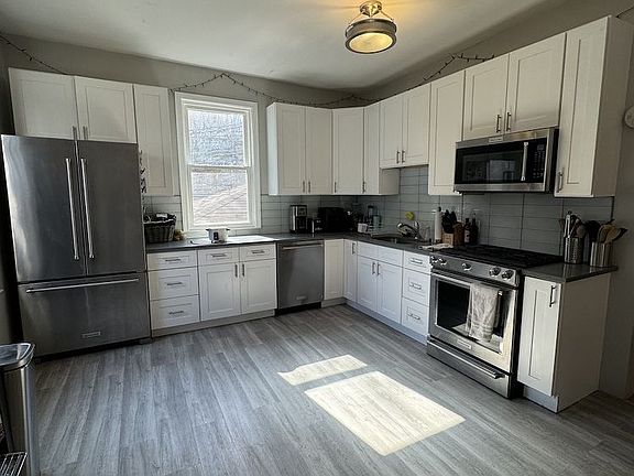 4th image of 3112 N Kenmore Ave