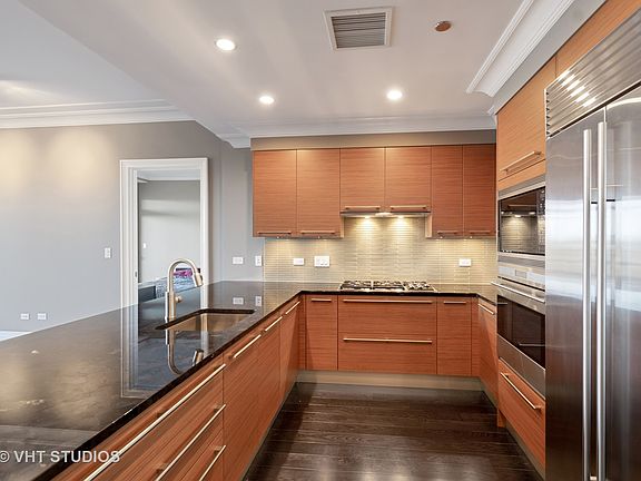 5th image of 2550 N Lakeview Ave #S5-05