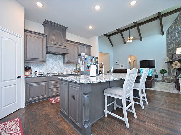 4th image of 213 Oakcrest Dr